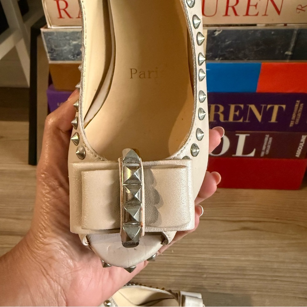 Christian Louboutin Red Sole with Beige Upper - Picture 6 of 7